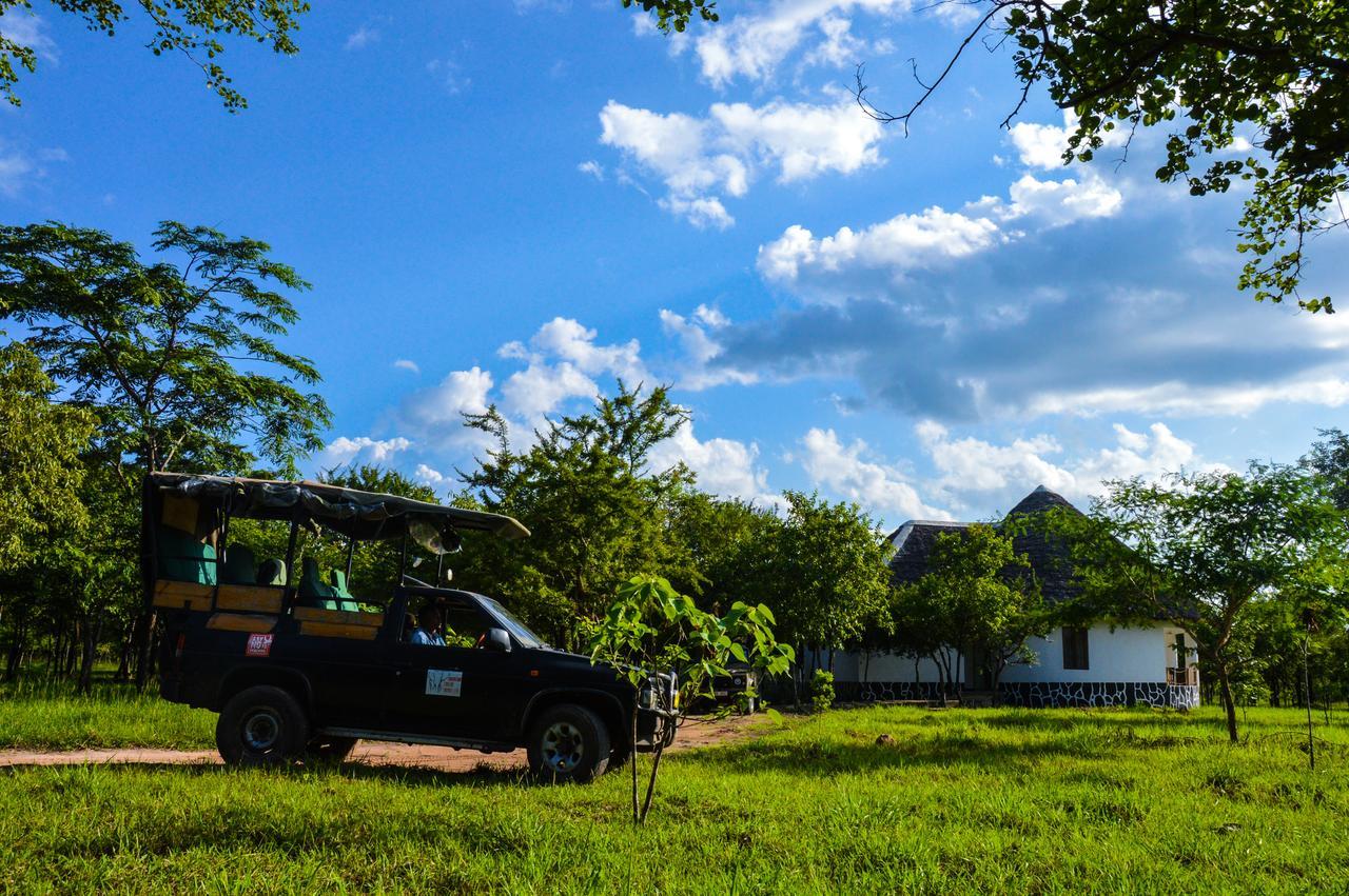 Voyage Village Mikumi Exteriör bild
